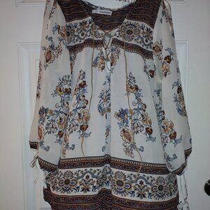 PRETTY FEMINE BLOUSE WITH CUT OUT SLEEVES